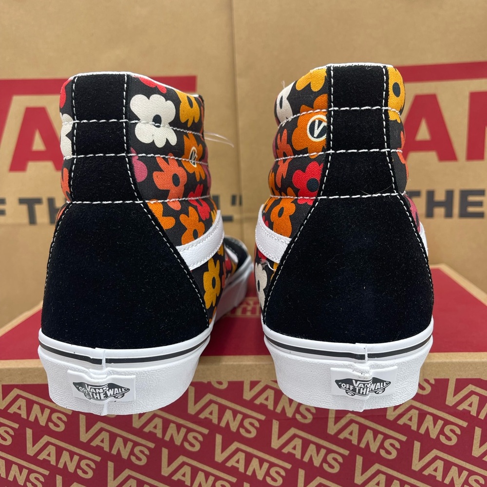 Vans Men’s Sk8-Hi
Flower Black/Multi Sneakers 
VN000D5IBML
 Floral High-Top - Picture 14 of 16